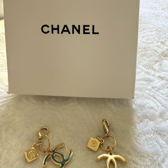 Chanel CC Logo Gold Tone Bag Charms Keychain Purse Accessories - Picture 5 of 5